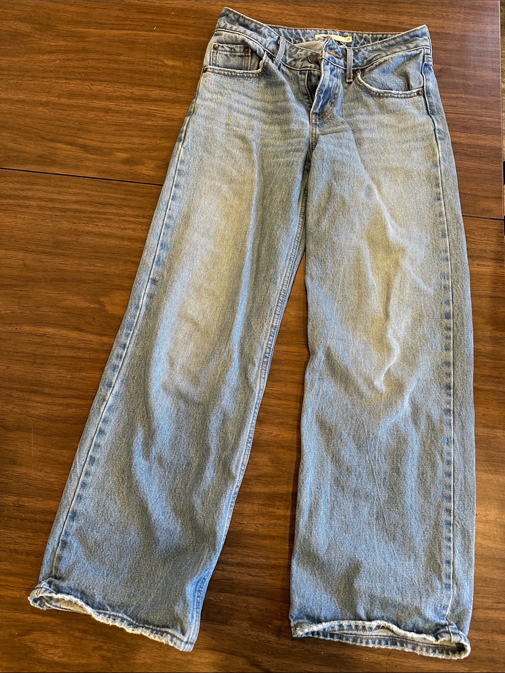 Light Blue Wide-Leg Denim Jeans — Classic Flare Style